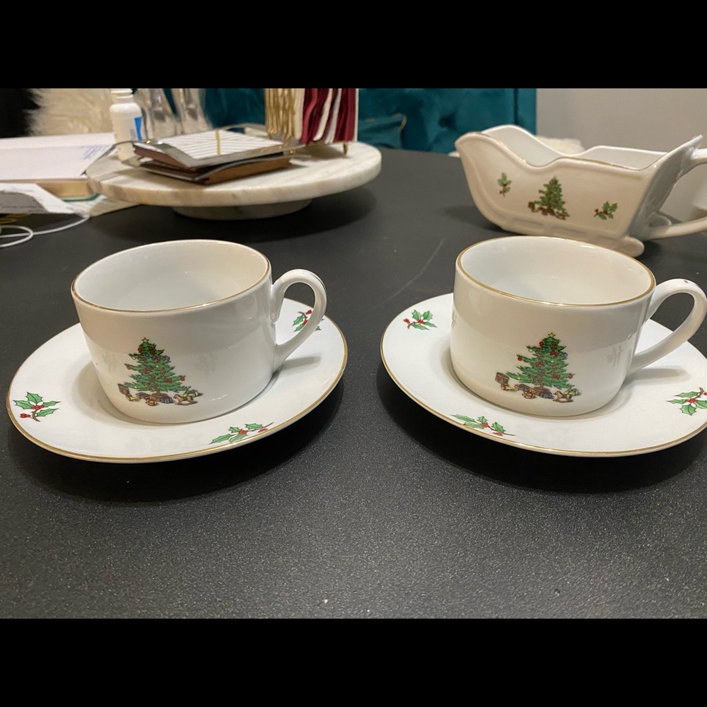 Holiday coffee mugs with saucers